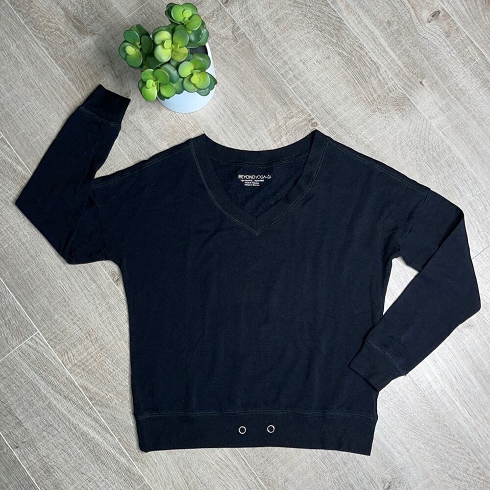 BEYOND YOGA Black V-Neck Long Sleeve Sweatshirt Women's Size XS